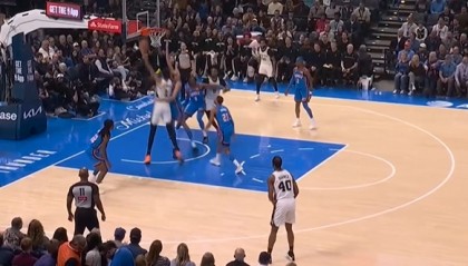 开云体育APP下载-怪物不过是见我的门槛！文班强突顶开切特 无视身后包夹单臂隔扣